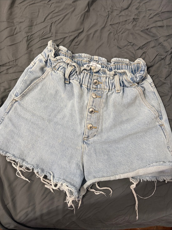 Zara Pants - Zara Size 4 Button-Up Denim Shorts 🌞